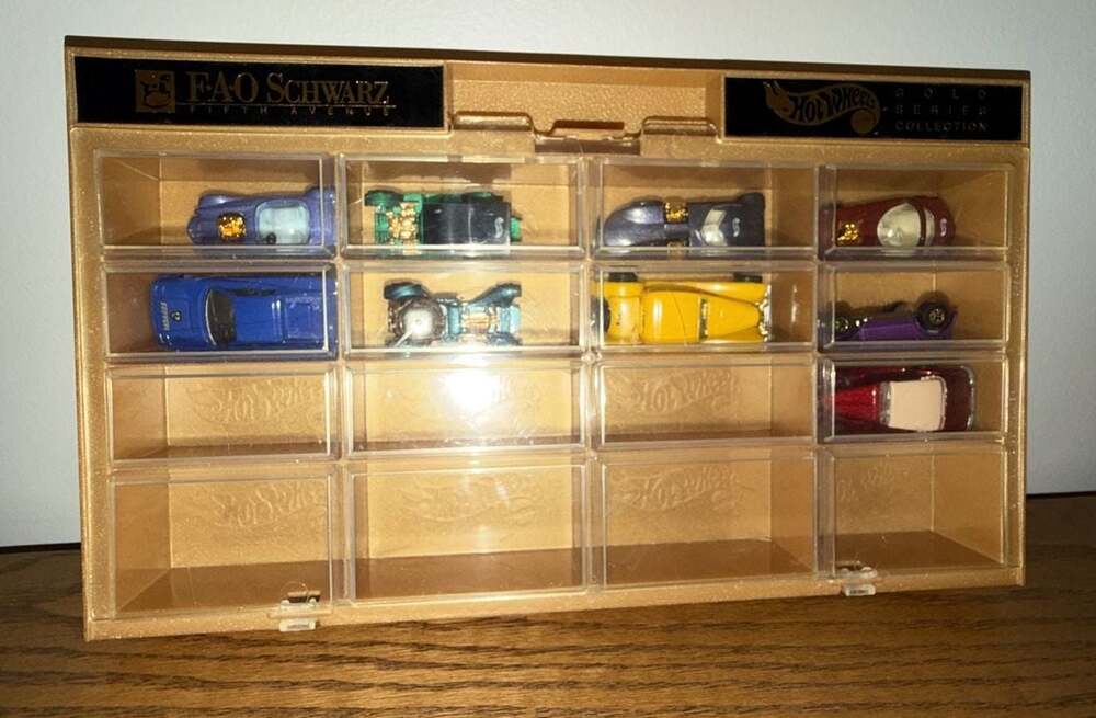 Hot Wheels FAO Schwarz Gold Series Collection Display Case with Cars